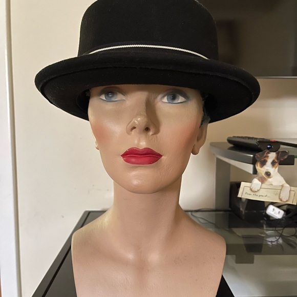 Vintage Female Head mannequin display. - Picture 4 of 7